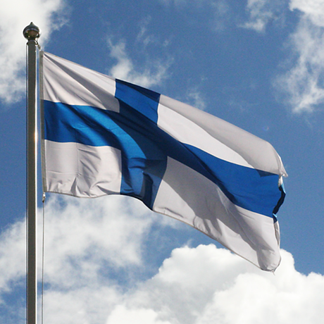 Suomen lippu neuloksesta