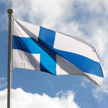 Suomen lippu neuloksesta